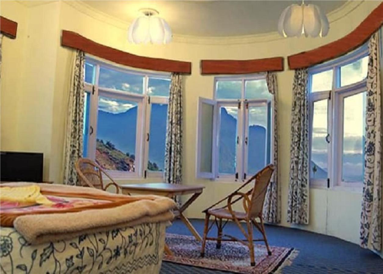 Calm Holiday Inn Сринагар Экстерьер фото