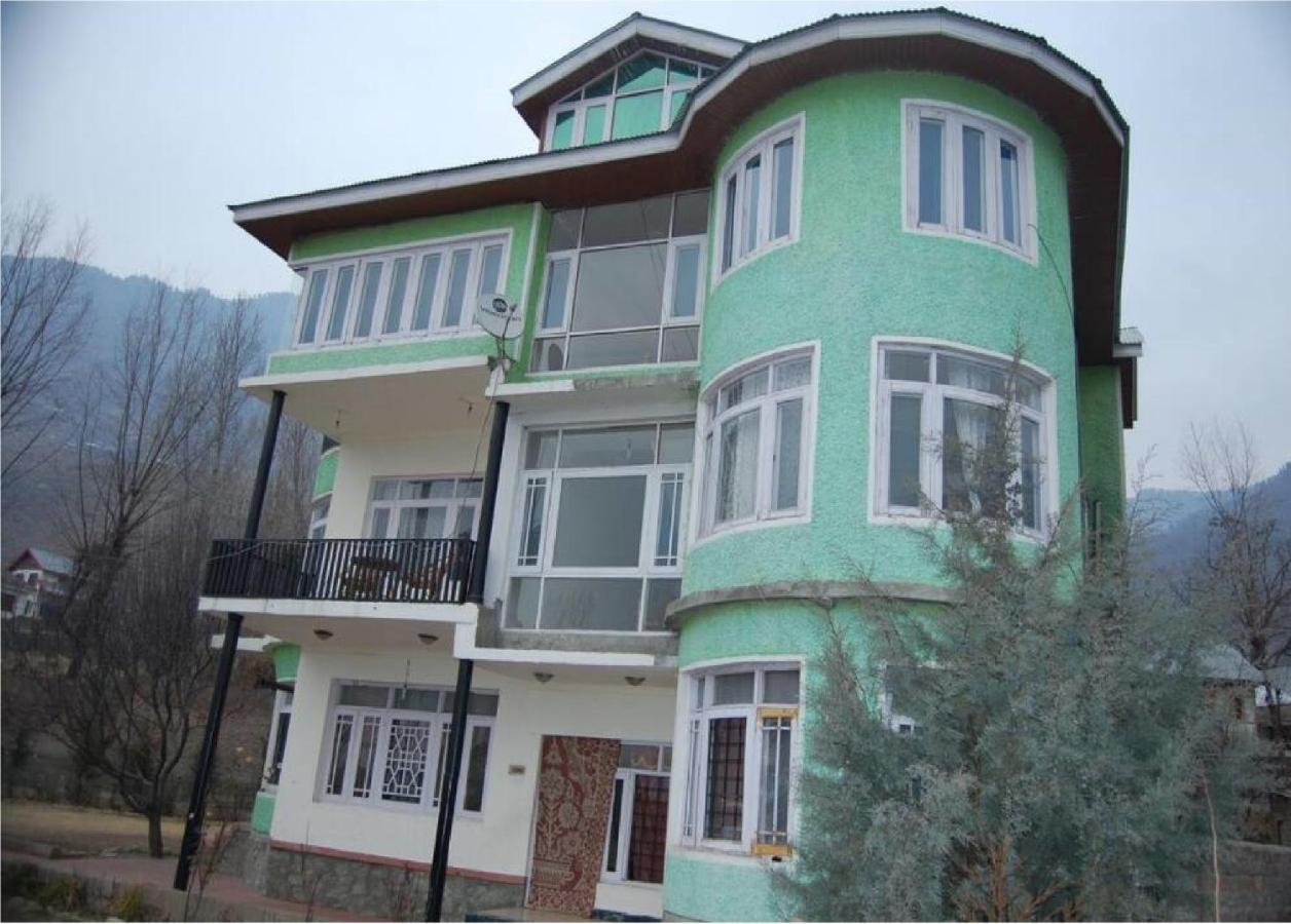 Calm Holiday Inn Сринагар Экстерьер фото