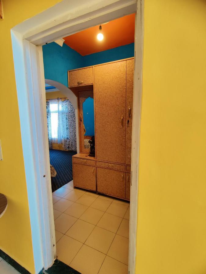 Calm Holiday Inn Сринагар Экстерьер фото
